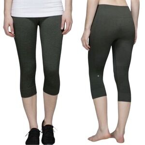 Lululemon Seamlessly Street Crop Leggings
Charcoal